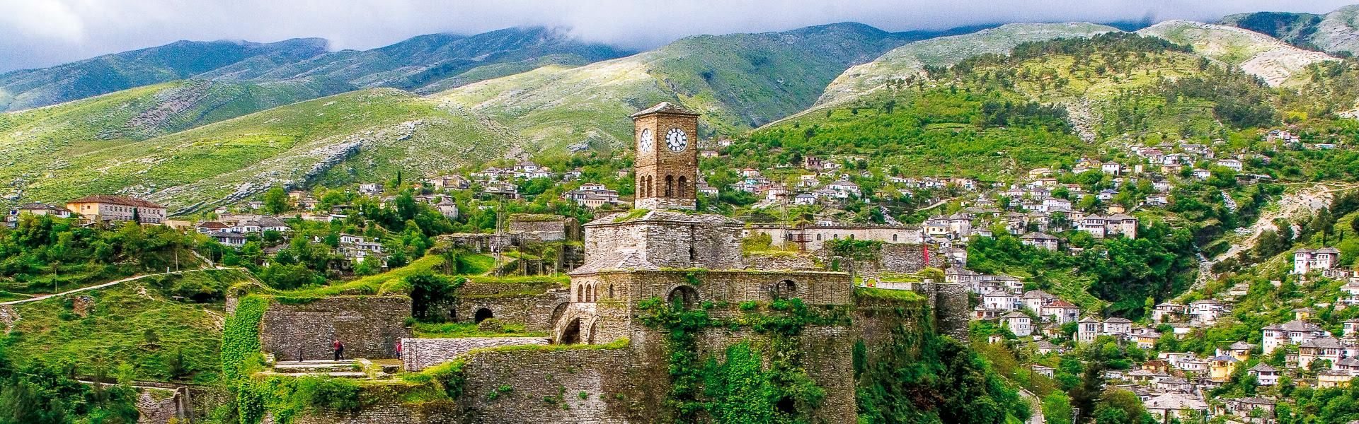 Burg oberhalb von Gjirokaster |  MacSun Travel Skopje / Chamleon