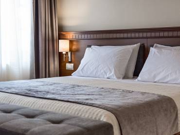 Hotelzimmer | © Lazaros Giotis, Hotel Argjito / Chamäleon Hotelzimmer | © Lazaros Giotis, Hotel Argjito / Chamäleon