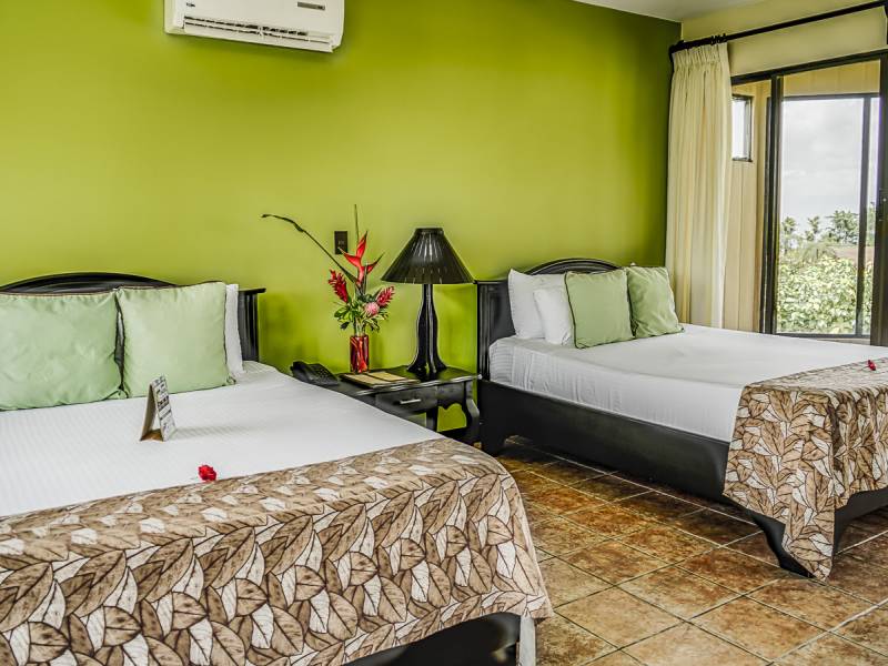 Hotelzimmer |  Jonathan Ledezma, Montaa de Fuego / Chamleon