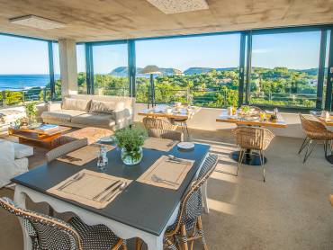 Christiana Lodge Dining |  Christiana Lodge / Chamleon