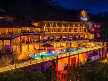 Aussenbereich |  Amaya Hills Hotel / Chamleon