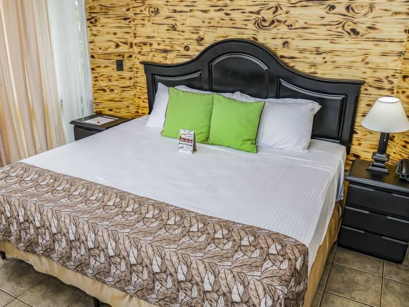 Hotelzimmer |  Jonathan Ledezma, Montaa de Fuego / Chamleon