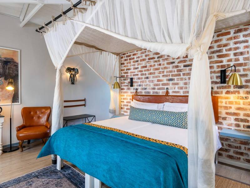 Etosha Safari Lodge |  CREATIVELAB, Etosha Safari Lodge / Chamleon
