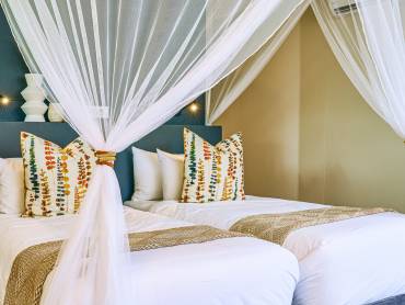 Etosha Omusati Lodge Room |  Roy van der Merwe, Etosha Omusati Lodge / Chamleon