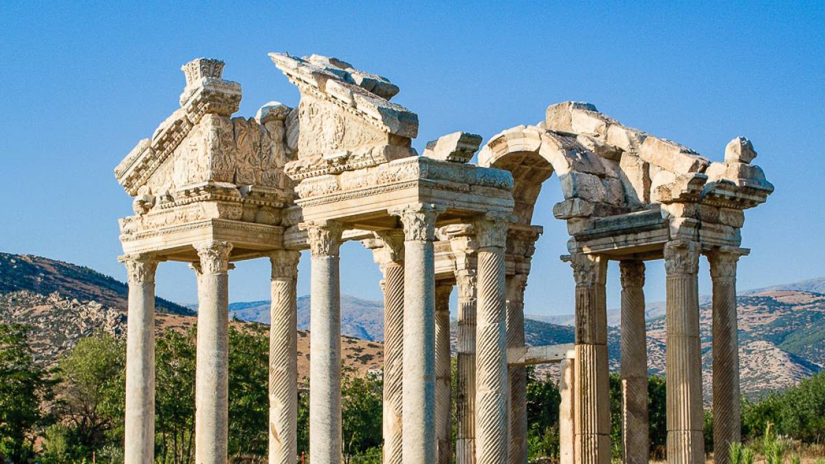 Aphrodisias Tempel | © Debra Jean, Pixabay / Chamäleon Aphrodisias Tempel | © Debra Jean, Pixabay / Chamäleon