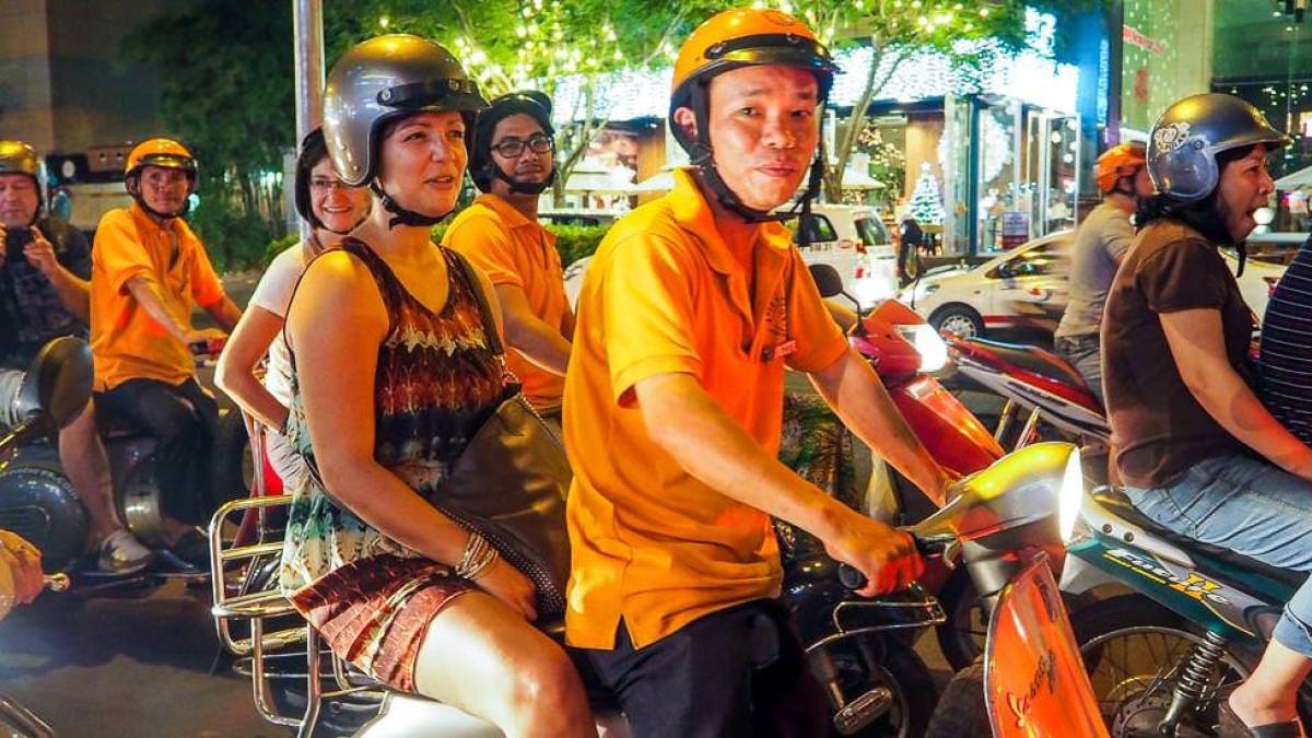 Vespatour durch Saigon | © Ulla Kirchner / Chamäleon Vespatour durch Saigon | © Ulla Kirchner / Chamäleon