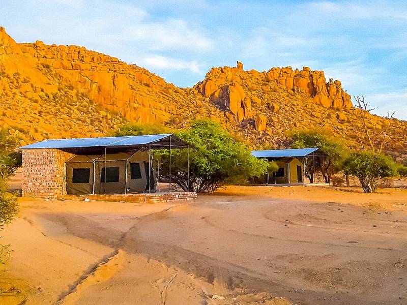 Omandumba Bush Camp |  Omandumba Bush Camp / Chamleon