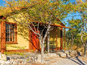 Etosha Safari Camp |  Hartmut Roeder, Gondwana Collection Namibia / Chamleon